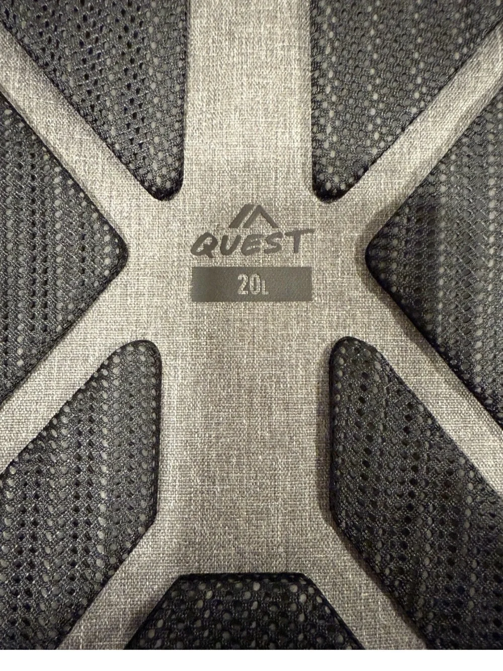 NWT QUEST 20L Wayer Resistent Backpack